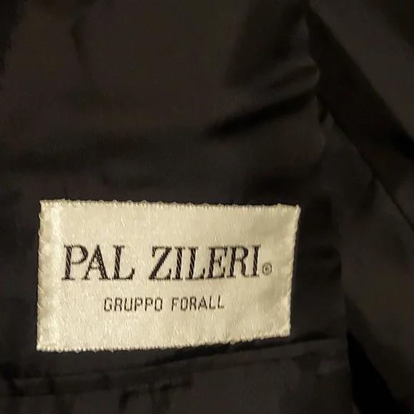 Ultra trendy! Old money! Vintage dbl breasted black wool over coat.